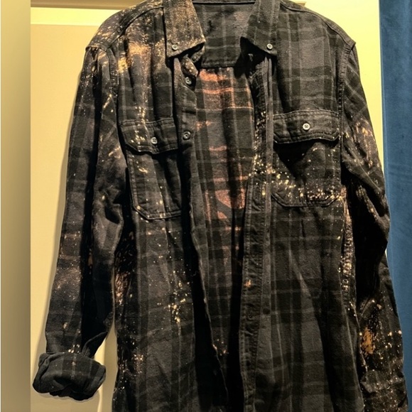 Stevie Nicks flannel button down with splatter paint 🖤 Size Small 🖤 Like New❣️ - Picture 4 of 8